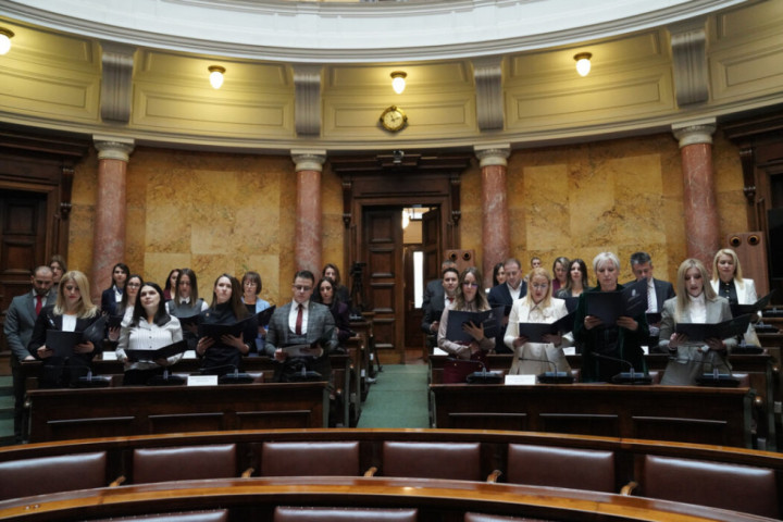 U Skupštini Srbije 27 novoizabranih sudija prekršajnih sudova položilo zakletvu