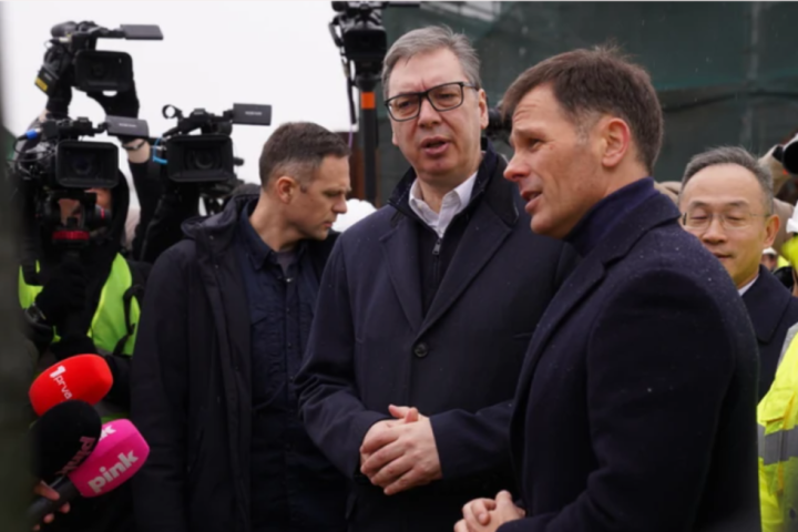 Vučić obišao gradilište novog mosta u Beogradu: Dotakao se tema Kosmeta, nadstrešnice i novogodišnje dekoracije