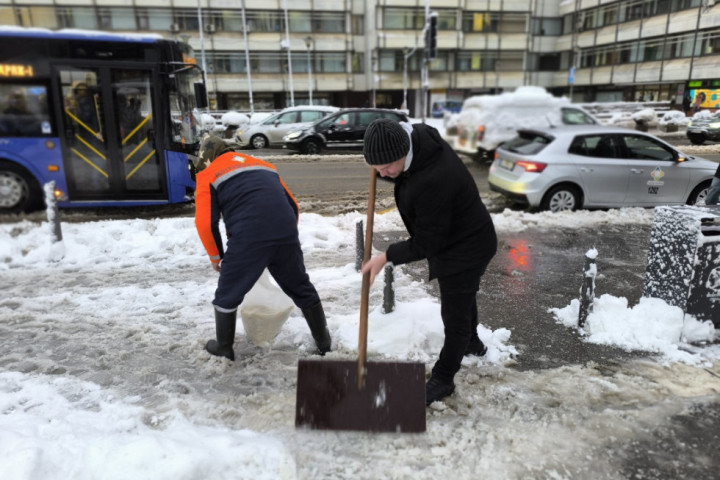 Grad Beograd: Sve gradske službe u punom kapacitetu uklanjaju posledice velikih snežnih  padavina