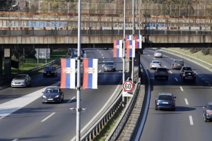Oštećeni stubovi nadvožnjaka na Autokomandi, čeka se stručna procena bezbednosti