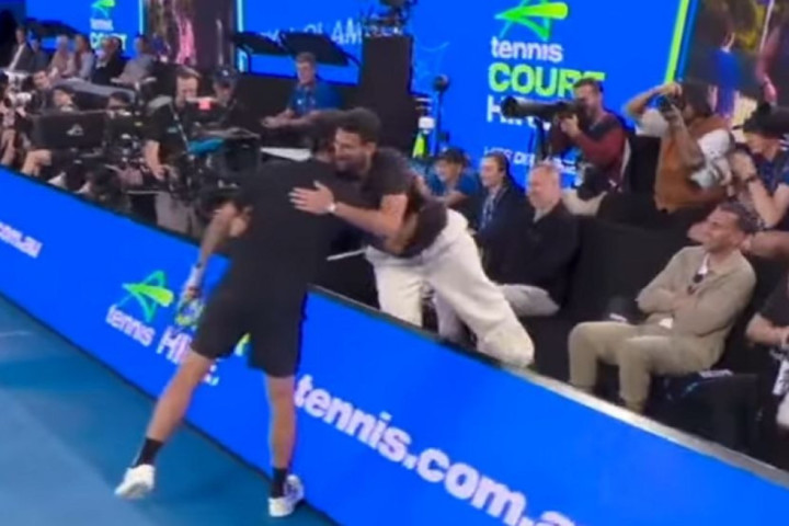 Snimak koji obilazi ceo svet: Federer prekinuo meč kada je video Đokovića, pa oduševio potezom