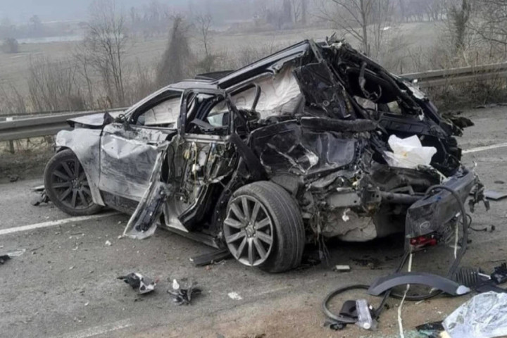Teška saobraćajna nezgoda kod Loznice: Automobil totalno zgužvan, ima povređenih