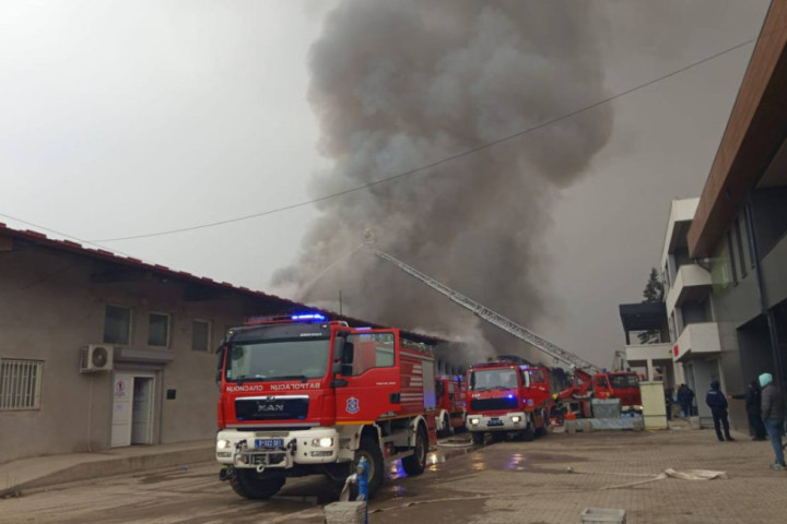 Ugašen požar u industrijskoj zoni u Novom Pazaru