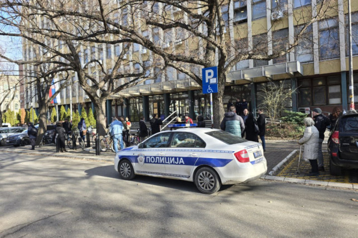 Ova suđenja su odložena jutros zbog dojave o bombi u Višem sudu u Novom Sadu: Jedan okrivljeni blizak Kavčanima, drugi optužen za ubistvo u pokušaju