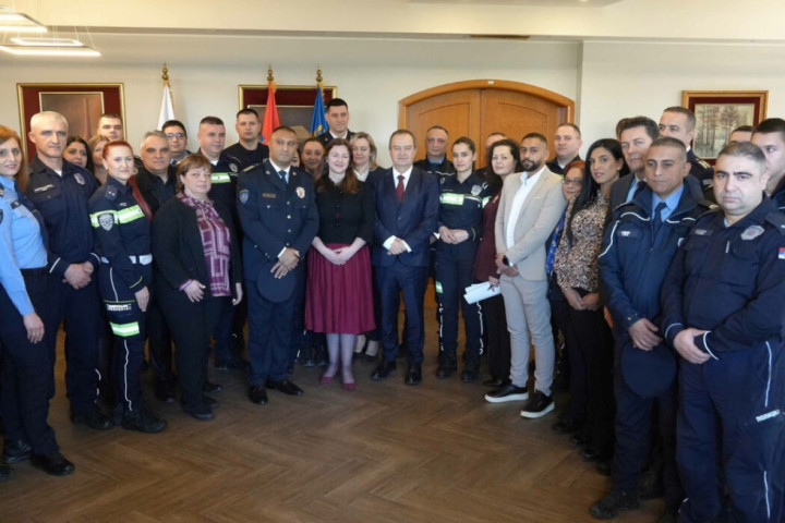 Dačić: Važne podsticajne mere u cilju veće zastupljenosti manjina u policiji