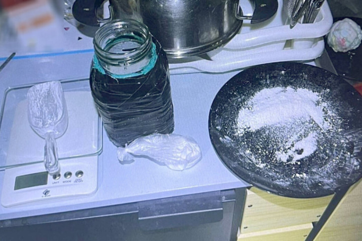 Uhapšeni osumnjičeni u čijem stanu u Novom Sadu su pronađeni amfetamin i marihuana