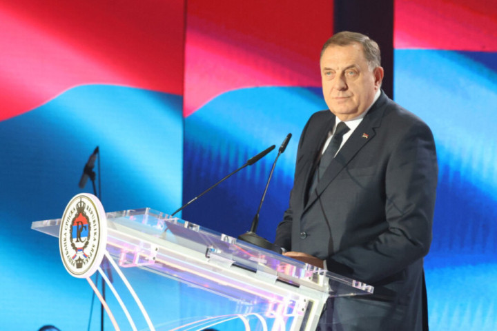 Dodik: Smrt 12 banjalučkih beba jedna od najtragičnijih rana srpskog naroda