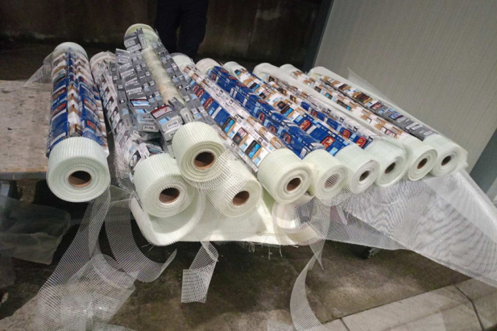 Srpski carinici na dva granična prelaza zaplenili cigarete švercovane u građevinskom materijalu i ličnim stvarima