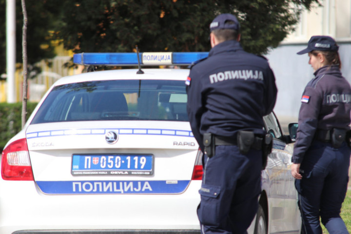 Pretio ženi da će je ubiti: Incident ispred škole u Novom Pazaru, policija sprečila veći incident