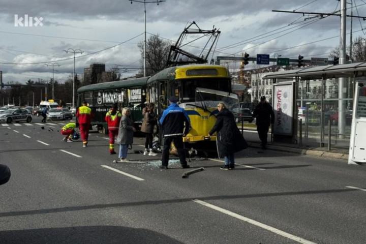 Uhapšen vozač tramvaja koji je iskočio iz šina: U nesreći u Sarajevu poginula jedna, a povređene 4 osobe