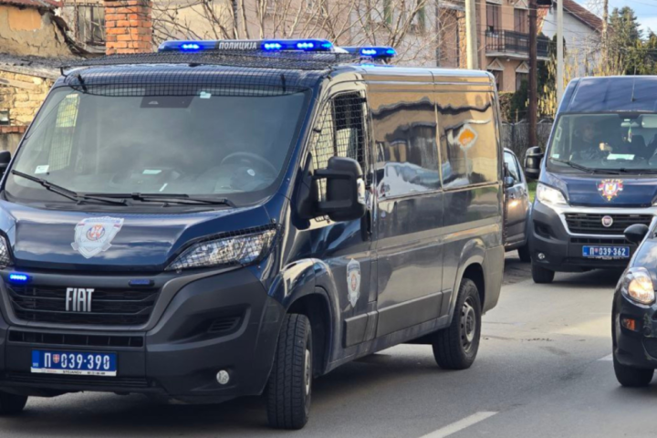 Muškarac u Nišu pod pretnjom nožem govorio vozaču punog autobusa kuda da vozi, uhapšen posle nekoliko dana