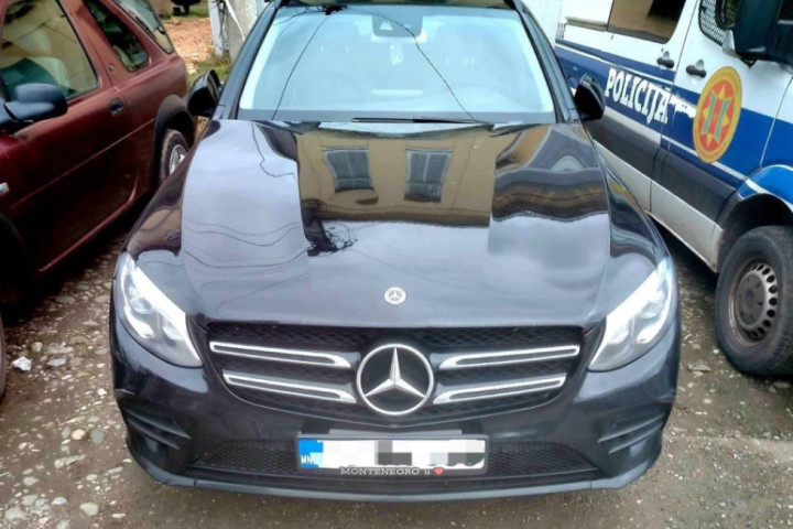 Crnogorci pokušali prelaz preko granice sa Srbijom u skupocenim kradenim automobilima: Interpol ih čekao na Dobrakovu