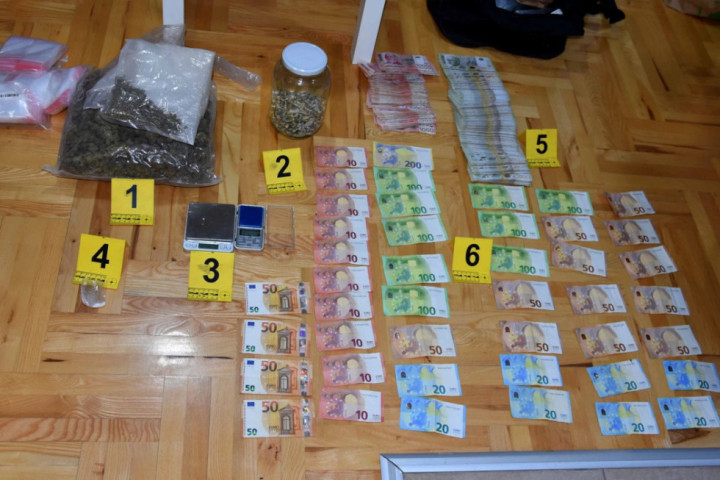 Uhapšen mladić (25) u Subotici: Policija pronašla novac, marihuanu, pečurke, amfetamin