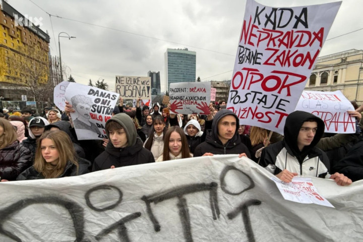 Na protestu u Sarajevu zatražene hitne ostavke, transparentna istraga tramvajske nesreće