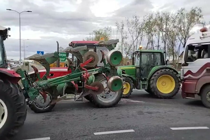 Udruženja poljoprivrednika i danas blokiraju puteve na više lokacija