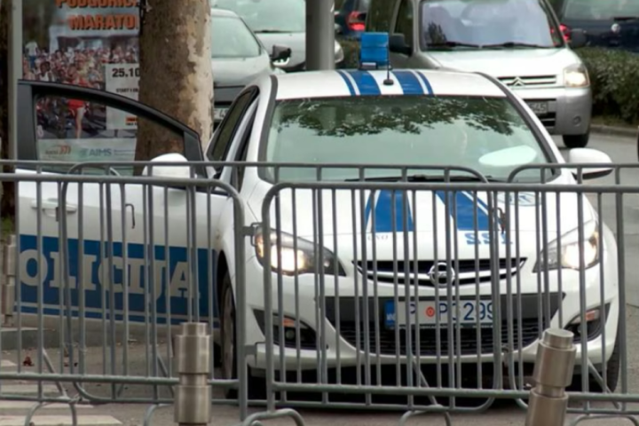 Vijesti: Policija opkolila zgradu u kojoj živi Aco Đukanović