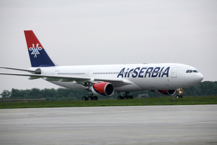 Još jedan avion iz Dubaija sleteo u Beograd