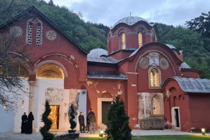 Na današnji dan 1981. godine albanski separatisti spalili konake i deo arhive Pećke patrijaršije