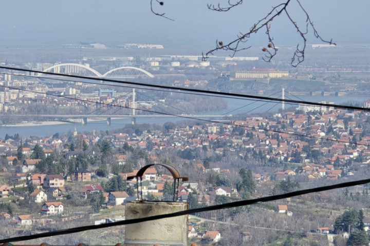 Pretežno oblačno, mestimično sa kišom i jakim vetrom: Najviša temperatura do 15 stepeni