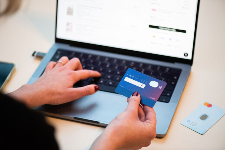 U Srbiji rekordnih 110,6 miliona internet kupovina u 2025, u proseku 303.000 dnevno