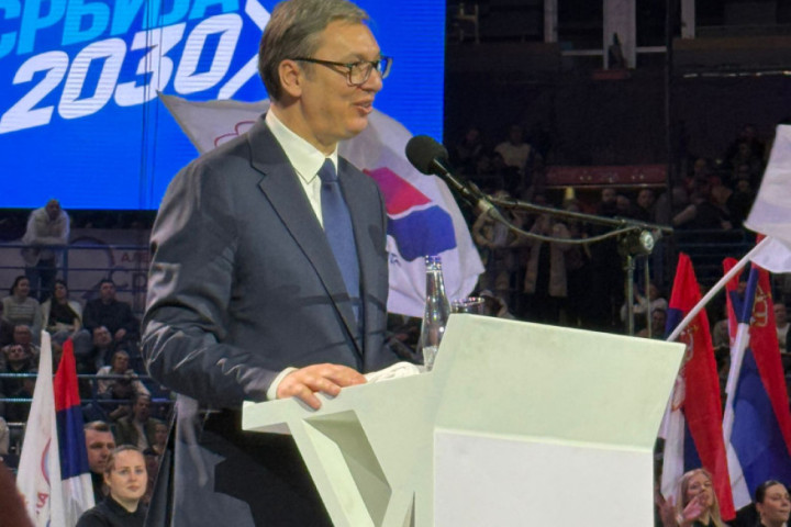 Vučić se obratio u Areni, skup SNS završen vatrometom na Novom Beogradu:
