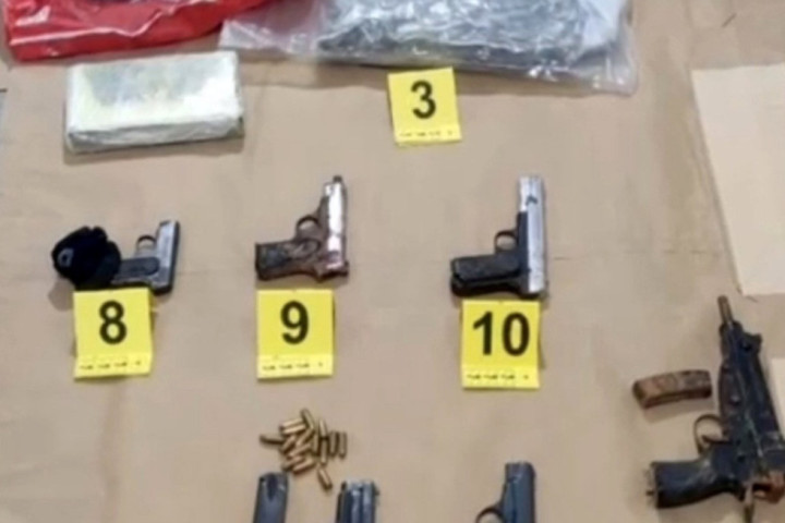 Novi Sad: Policija zaplenila skoro 18 kilograma narkotika, pištolje, mine, bombe i municiju