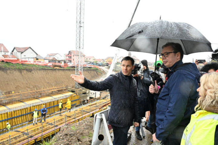 Vučić obilazi radove na gradnji pruge od grada do Ekspa i Nacionalnog stadiona