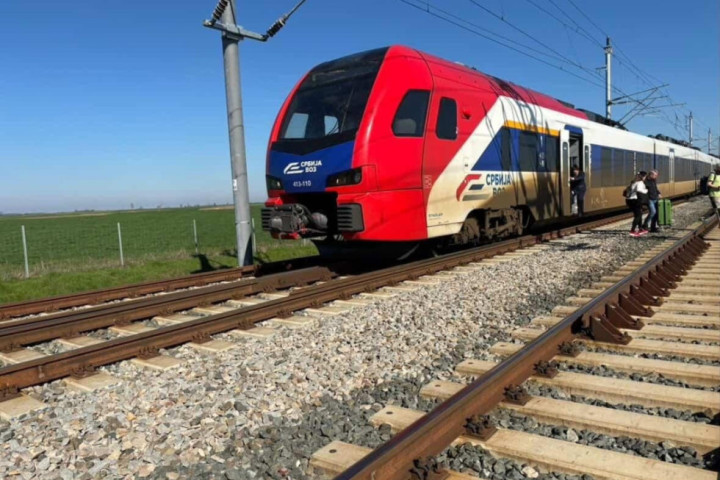 Iskliznuo voz iz šina brzoj pruzi Subotica-Beograd, nema povređenih