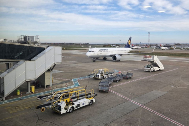 Počeo štrajk 20.000 kabinskih radnika Lufthanze! Na aerodromu u Frankfurtu otkazano oko 75 odsto letova