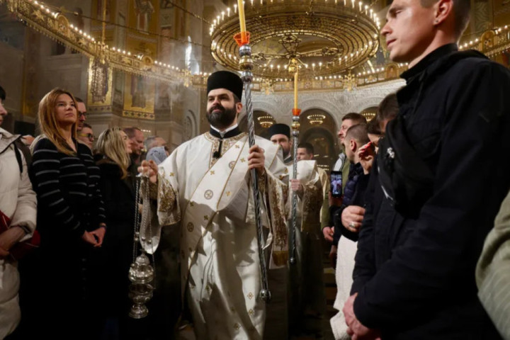 U Hramu Svetog Save u Beogradu vaskršnja liturgija, služi vladika moravički Tihon