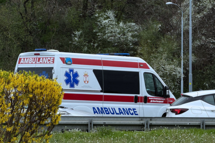 Dva mladića ranjena hladnim oružjem ispred splava Lasta
