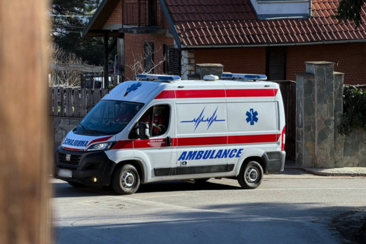 Vozač električnog bicikla (16) poginuo kod motela u Zrenjaninu, jedna osoba povređena