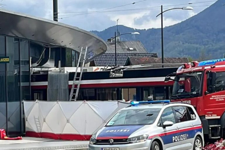 Autobus uleteo u supermarket u Salzburgu: Najmanje jedna osoba poginula