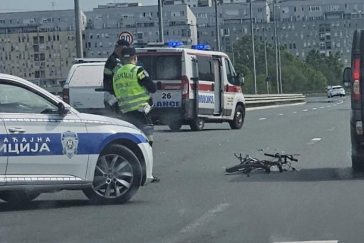 Poginuo biciklista u saobraćajnoj nezgodi na Novom Beogradu, na njega naleteo kamion