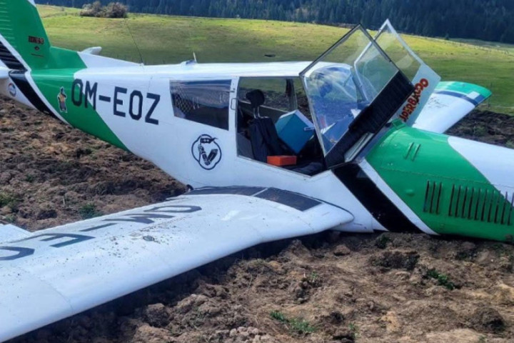 BiH: Avion iz Slovačke prinudno sleteo na oranicu, dve osobe povređene