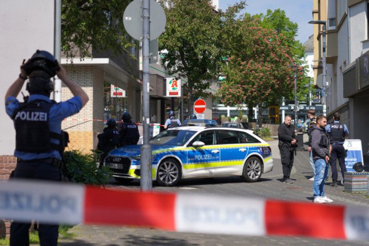 Završena talačka kriza u banci u Nemačkoj, taoci nepovređeni, počinioci pobegli