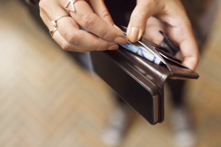 Dinar prema evru gotovo nepromenjen: Zvanični kurs danas iznosi 117,3818 dinara za jedan evro