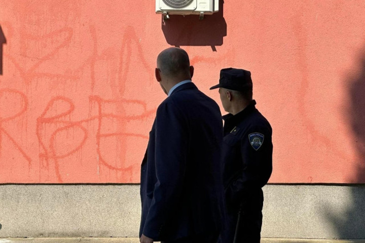 VUKOVAR: Srpske učenike napali kiselinom, pa na školi ispisali "MRZIM SRBE" i ustaško "U"