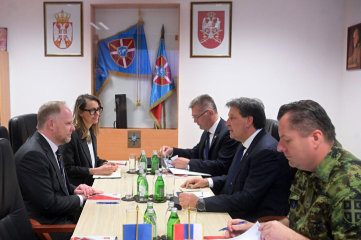Sastanak ministra Gašića sa zamenikom pomoćnika generalnog sekretara NATO-a Hamiltonom