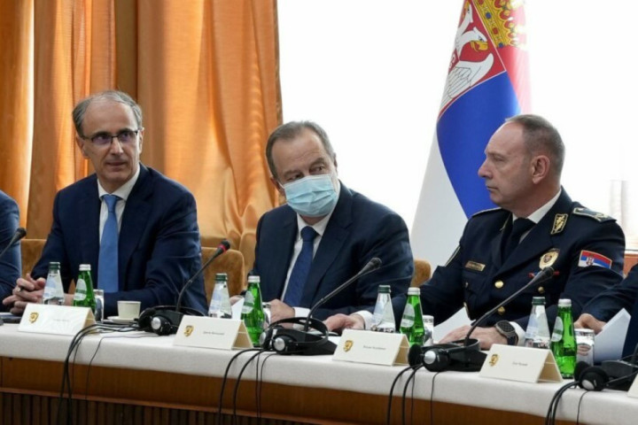 Dačić: Uhapsiti one koji brukaju policiju, ne bacati ljagu na poštene policajce