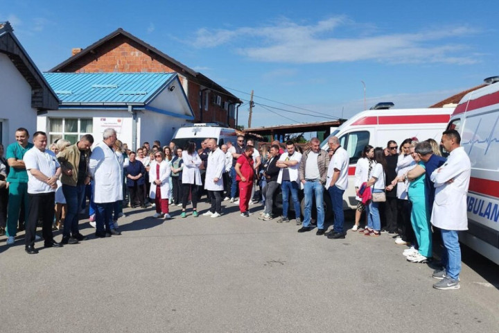 Mirni protesti u Gračanici i okolnim mestima nastavljeni i danas