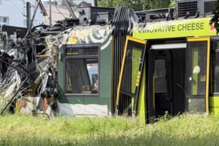 Dramatične scene u Berlinu: Tramvaj iskočio iz šina, povređeno 20 putnika