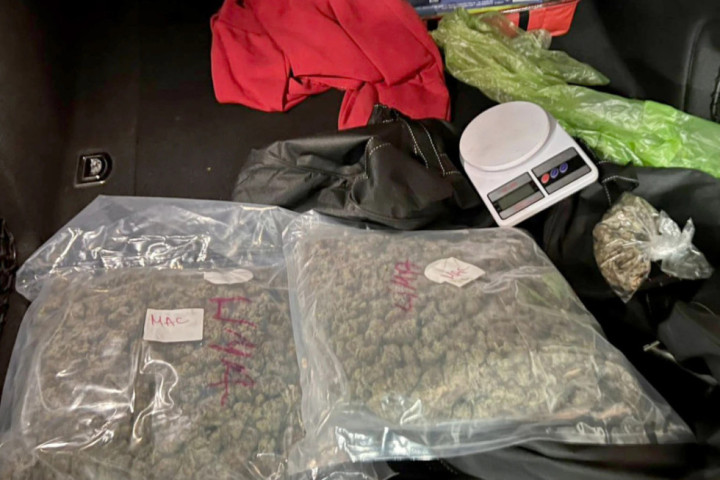 Uhapšen diler (22) na Novom Beogradu: Policija mu pronašla dva kilograma marihuane u automobilu