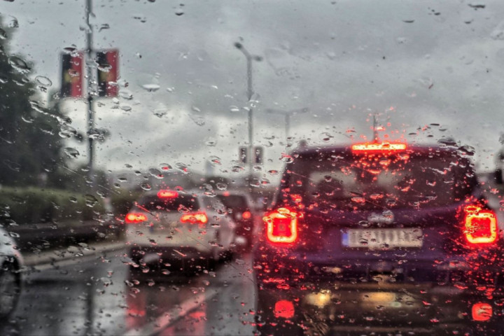 Vreme danas izuzetno nestabilno, čekaju nas pljuskovi i veća količina padavina
