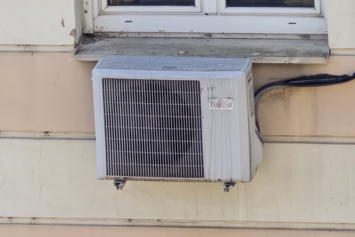 Nema više klima na fasadi niti sušenja veša na prozoru ili balkonu, slede drakonske kazne ukoliko prekršite pravila posle ovog roka