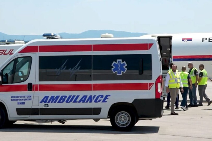 Avion sa troje povređenih u nesreći u Crnoj Gori sleteo na aerodrom u Nišu