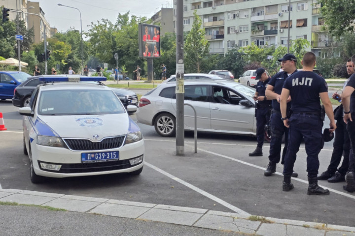 Uhapšen mladić (26) koji je pucao na Bulevaru u Novom Sadu: Ranjeni momak sa metkom u nogama vozio kroz grad