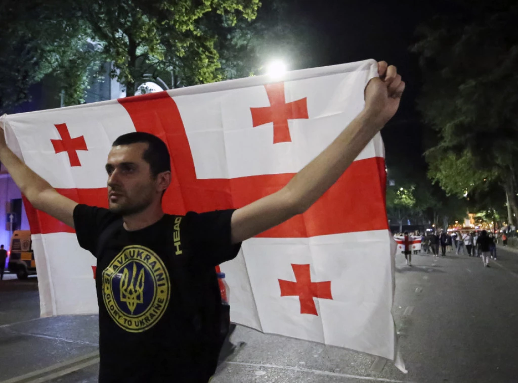 Gruzija: Demonstranti pokušavaju da preuzmu vlasti na silu metodama srpske nevladine organizacije