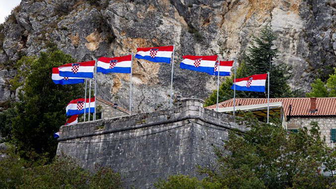 Ustaški poklič "za dom spremni" i danas odjekuje Kninom