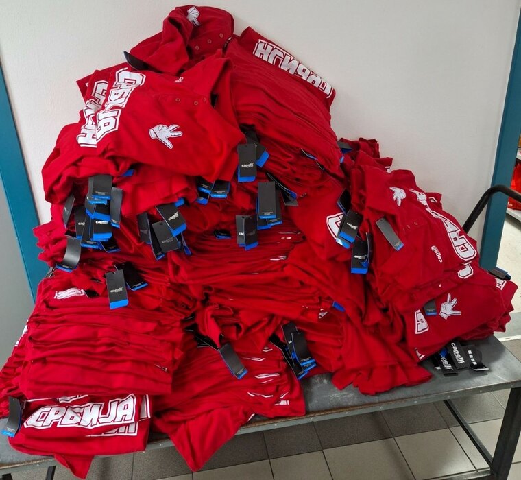 Na Horgošu zadržane 18.000 evra vredne sportske majice